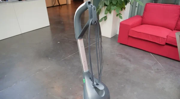 Test Vorwerk Kobold VK200 : l'aspirateur, laveur, brosseur modulaire – Image 4