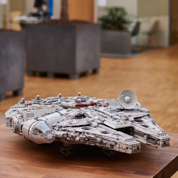 LEGO Star Wars Ultimate Millennium Falcon 75192 – Image 3