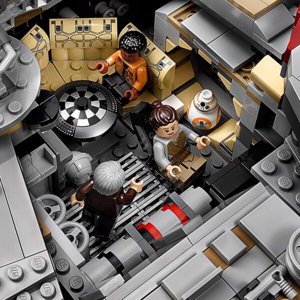 LEGO Star Wars Ultimate Millennium Falcon 75192 – Image 5